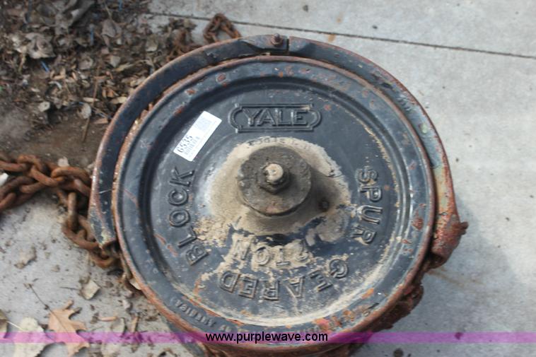 image for item 6535 Yale two ton chain hoist
