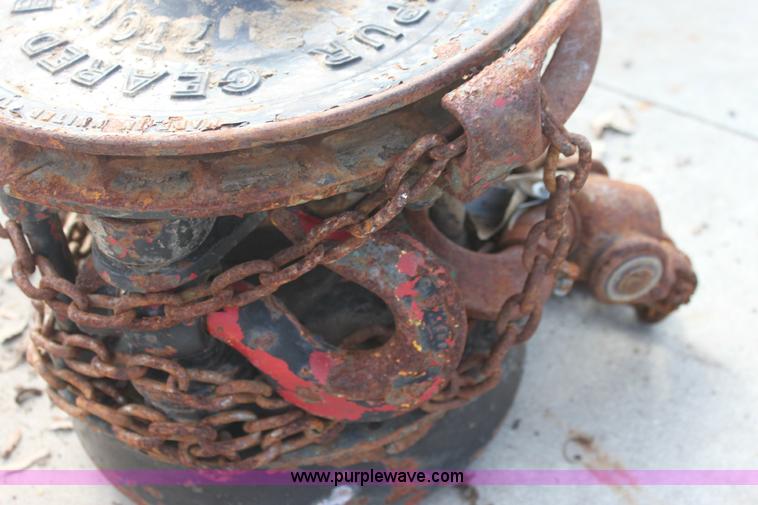 image for item 6535 Yale two ton chain hoist