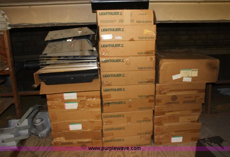 image for item 6539 (29) assorted light fixtures