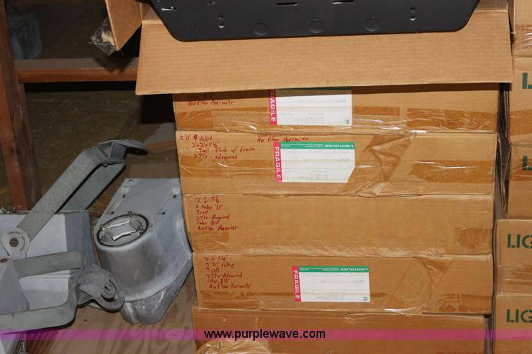 image for item 6539 (29) assorted light fixtures