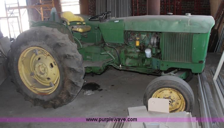 image for item 6541 1968 John Deere 1530 tractor