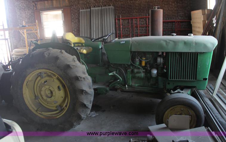 image for item 6541 1968 John Deere 1530 tractor