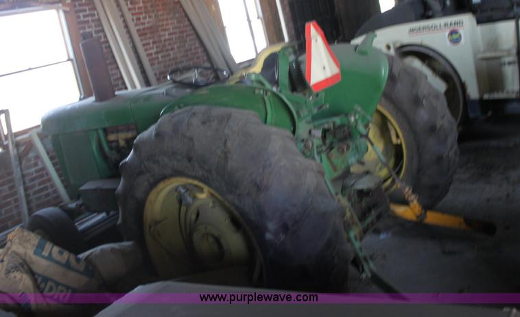 image for item 6541 1968 John Deere 1530 tractor