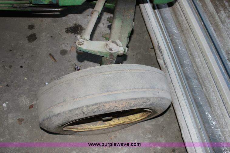 image for item 6541 1968 John Deere 1530 tractor