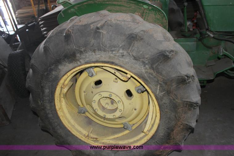 image for item 6541 1968 John Deere 1530 tractor