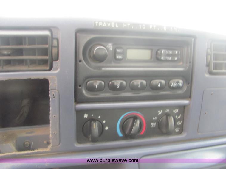 image for item 6937 1999 Ford F450 XL Super Duty bucket truck