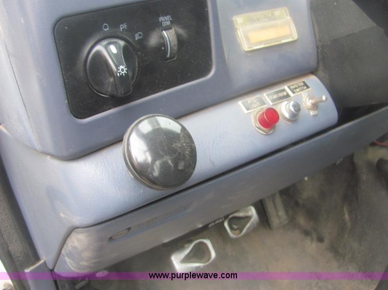 image for item 6937 1999 Ford F450 XL Super Duty bucket truck