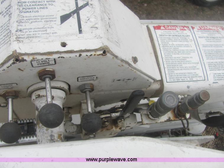 image for item 6937 1999 Ford F450 XL Super Duty bucket truck