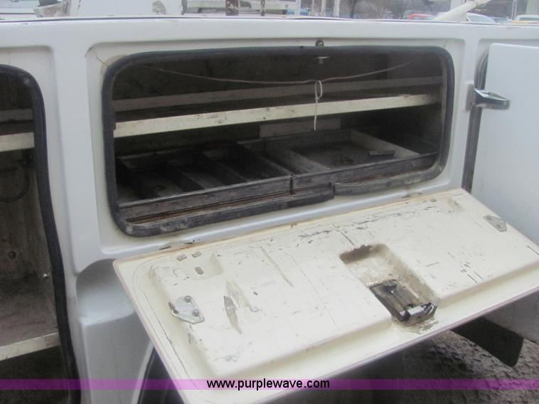 image for item 6937 1999 Ford F450 XL Super Duty bucket truck