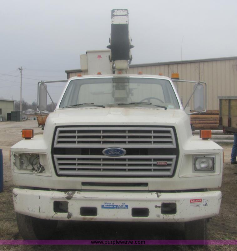 image for item 6938 1985 Ford F700 bucket truck