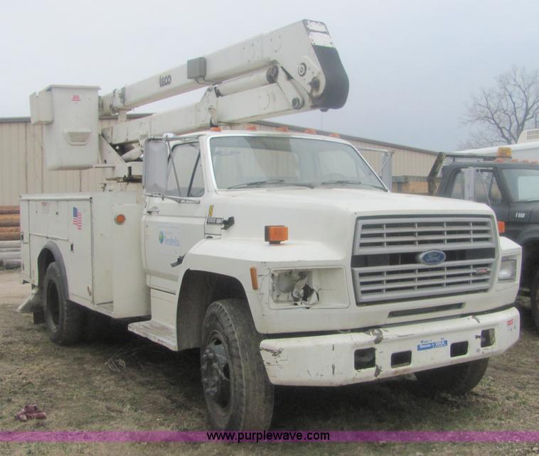 image for item 6938 1985 Ford F700 bucket truck