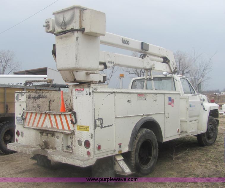 image for item 6938 1985 Ford F700 bucket truck