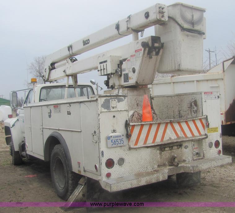image for item 6938 1985 Ford F700 bucket truck
