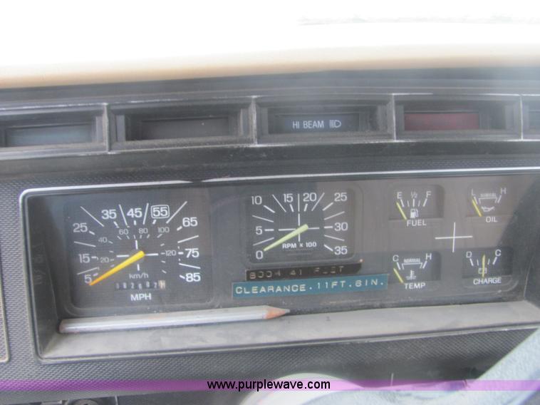 image for item 6938 1985 Ford F700 bucket truck