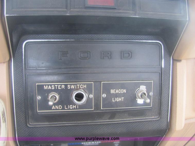 image for item 6938 1985 Ford F700 bucket truck