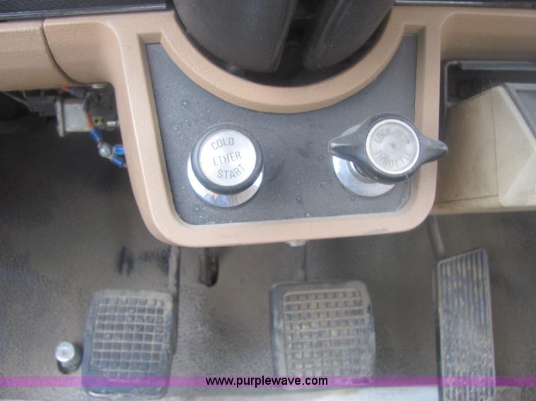 image for item 6938 1985 Ford F700 bucket truck