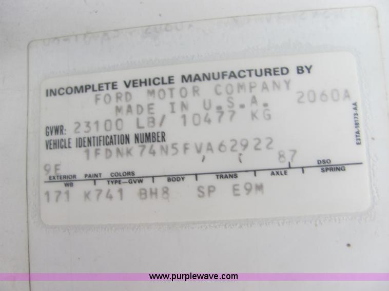 image for item 6938 1985 Ford F700 bucket truck