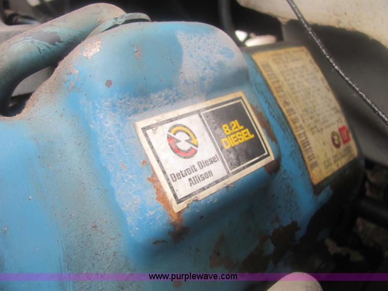 image for item 6938 1985 Ford F700 bucket truck