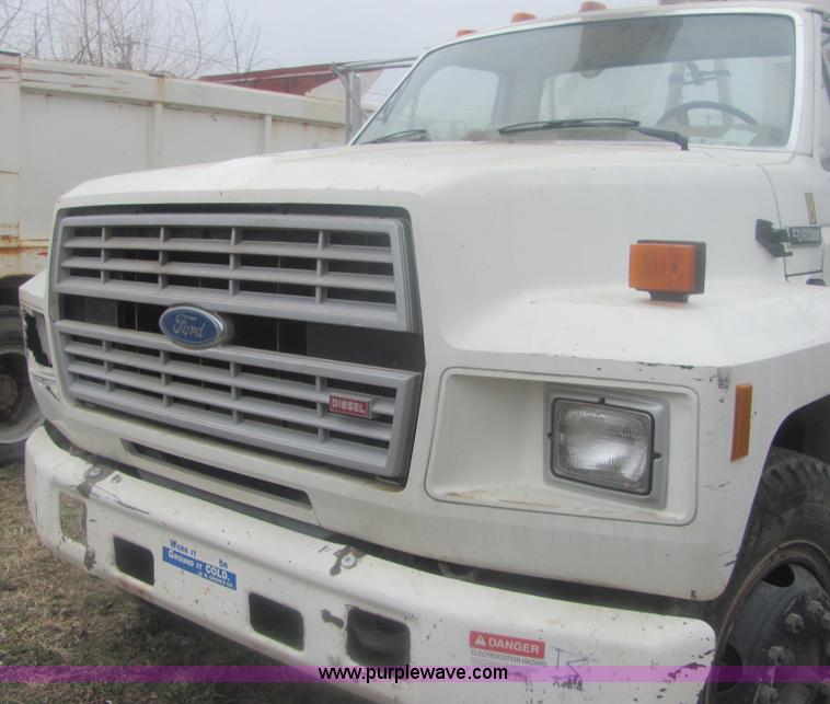 image for item 6938 1985 Ford F700 bucket truck