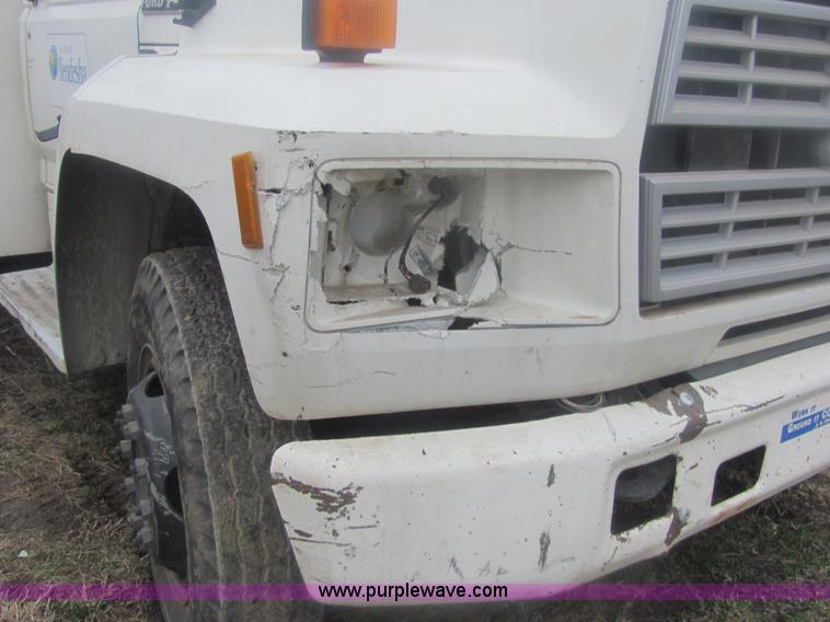image for item 6938 1985 Ford F700 bucket truck