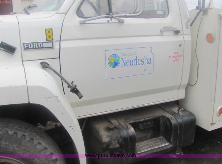 image for item 6938 1985 Ford F700 bucket truck