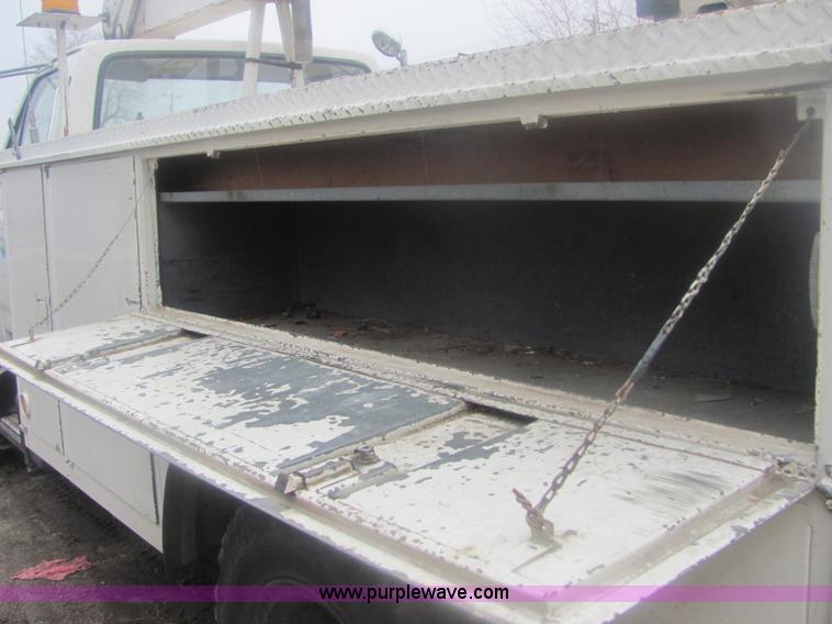 image for item 6938 1985 Ford F700 bucket truck