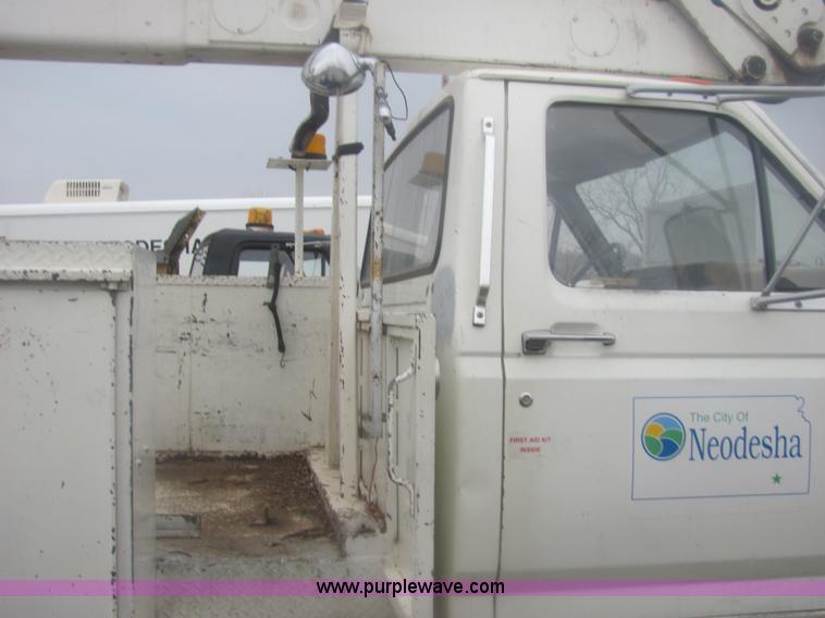 image for item 6938 1985 Ford F700 bucket truck