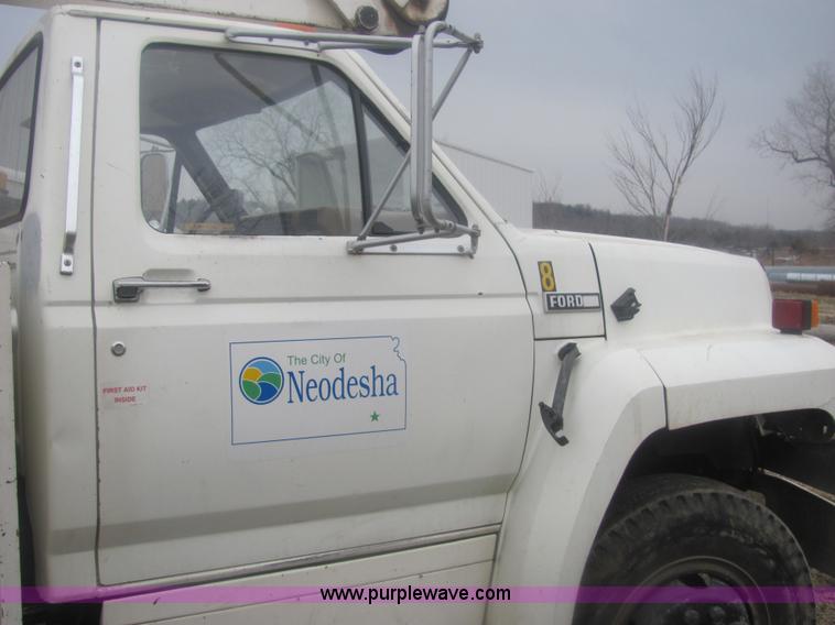 image for item 6938 1985 Ford F700 bucket truck
