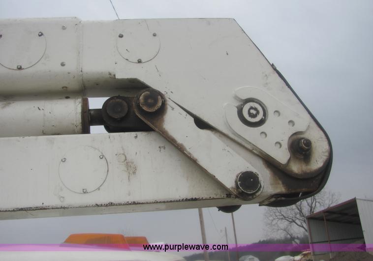 image for item 6938 1985 Ford F700 bucket truck