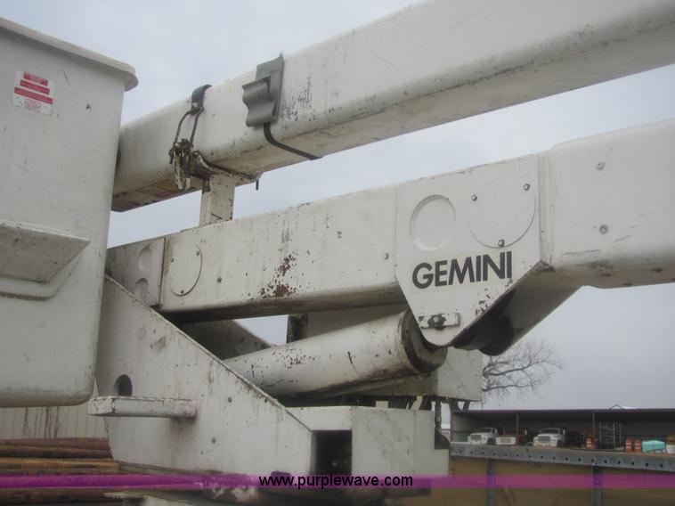 image for item 6938 1985 Ford F700 bucket truck