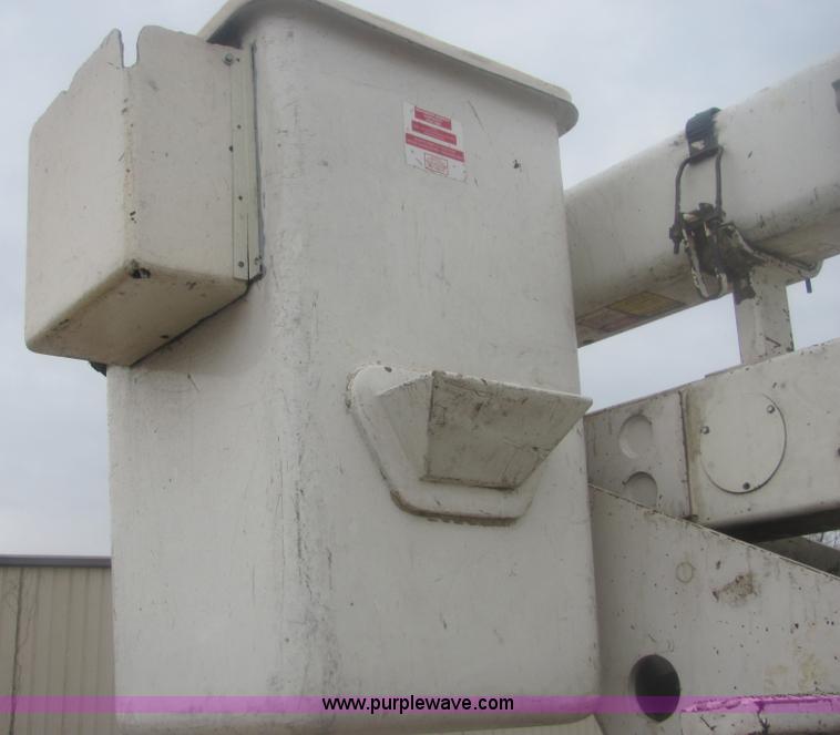 image for item 6938 1985 Ford F700 bucket truck