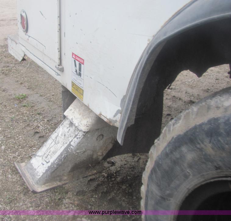 image for item 6938 1985 Ford F700 bucket truck