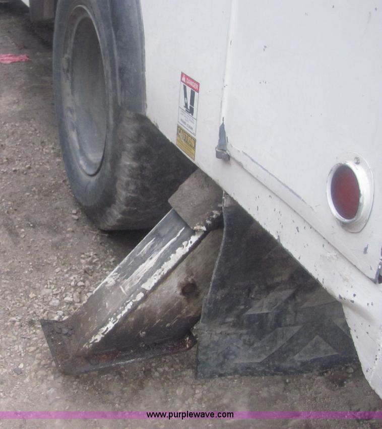 image for item 6938 1985 Ford F700 bucket truck