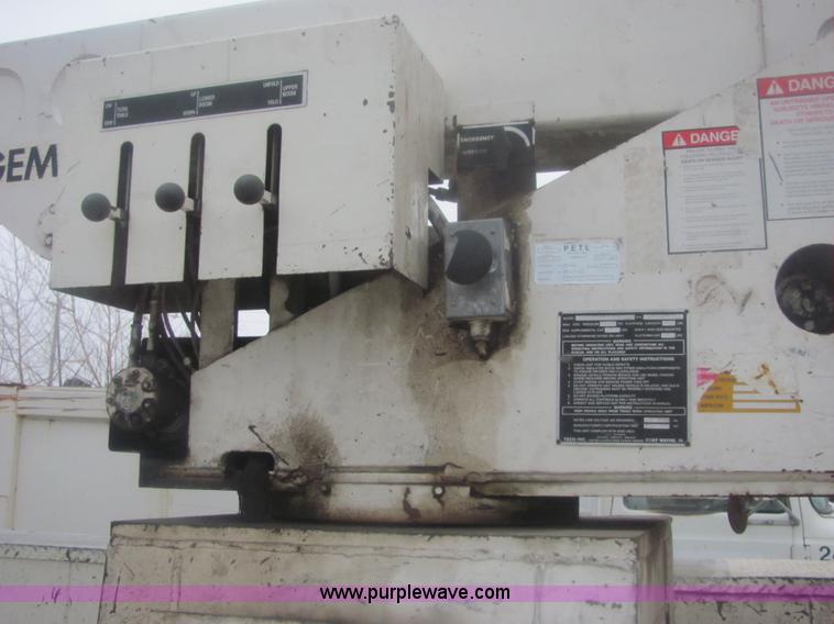 image for item 6938 1985 Ford F700 bucket truck