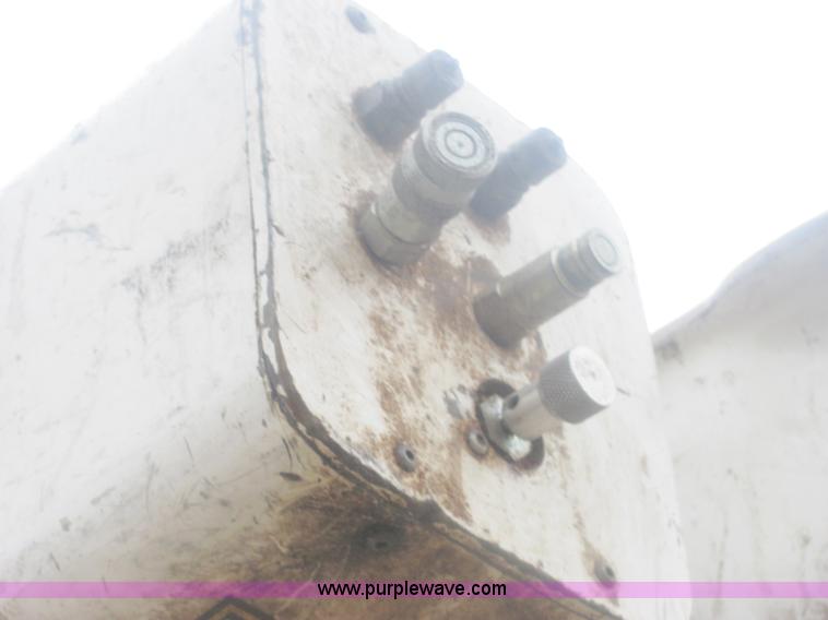 image for item 6938 1985 Ford F700 bucket truck