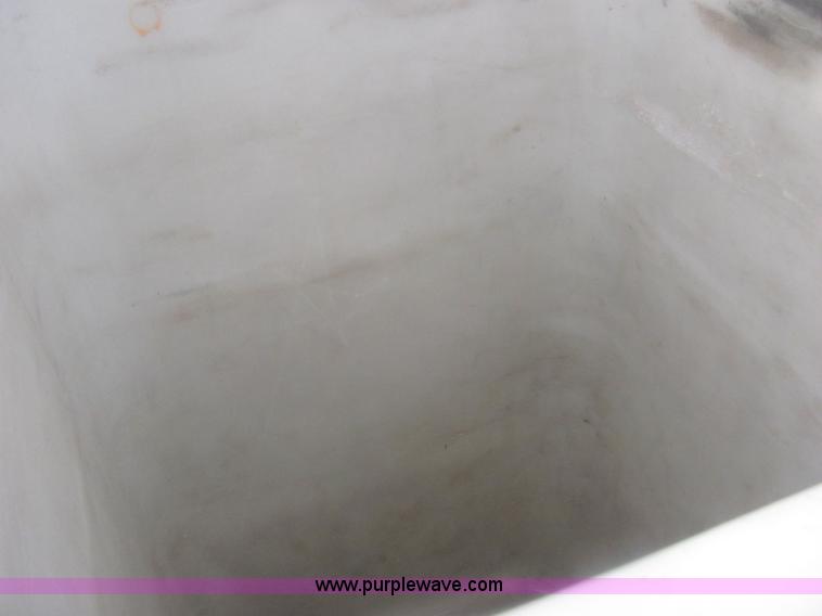 image for item 6938 1985 Ford F700 bucket truck