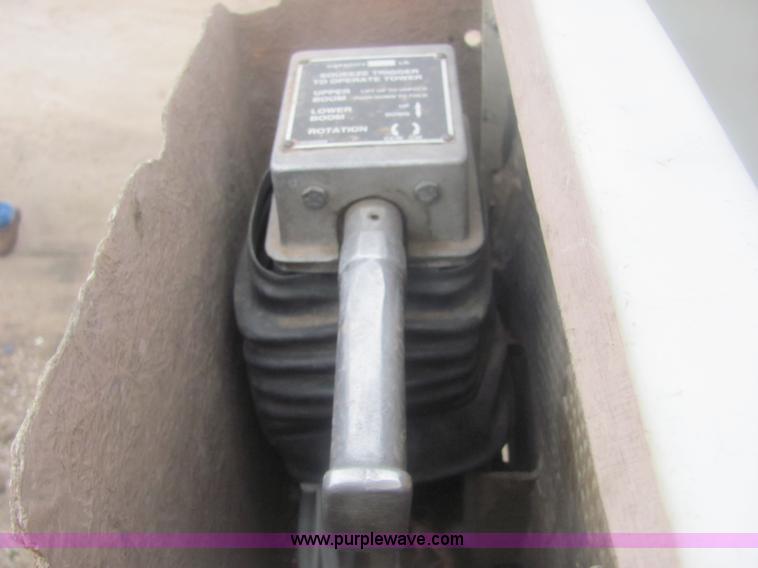 image for item 6938 1985 Ford F700 bucket truck