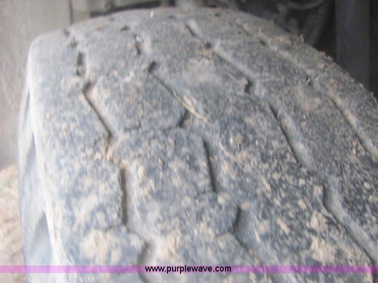 image for item 6938 1985 Ford F700 bucket truck