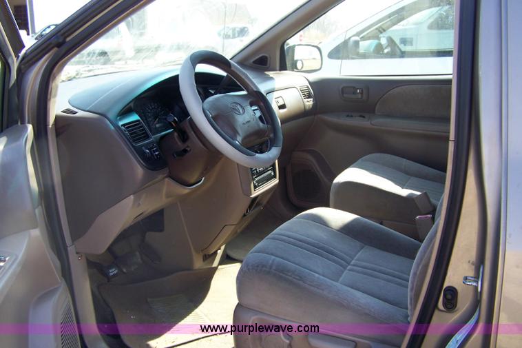 image for item 7280 1998 Toyota Sienna LE van
