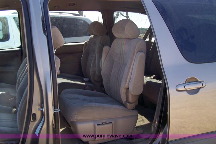 image for item 7280 1998 Toyota Sienna LE van