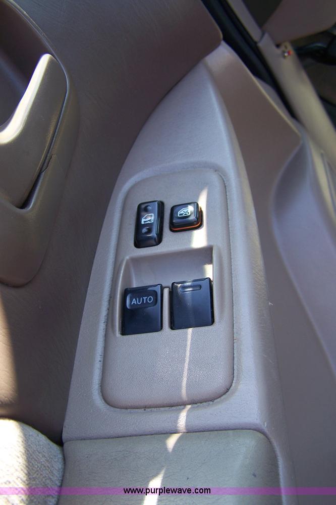 image for item 7280 1998 Toyota Sienna LE van