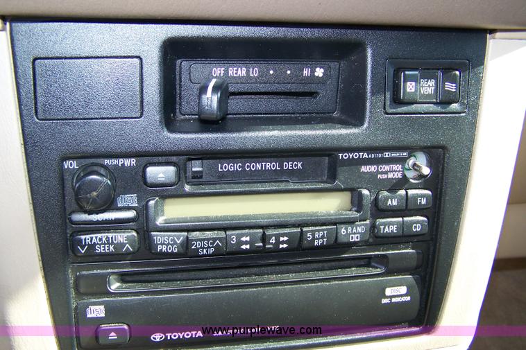 image for item 7280 1998 Toyota Sienna LE van