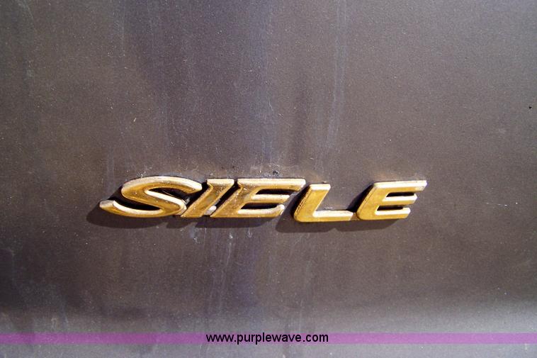 image for item 7280 1998 Toyota Sienna LE van