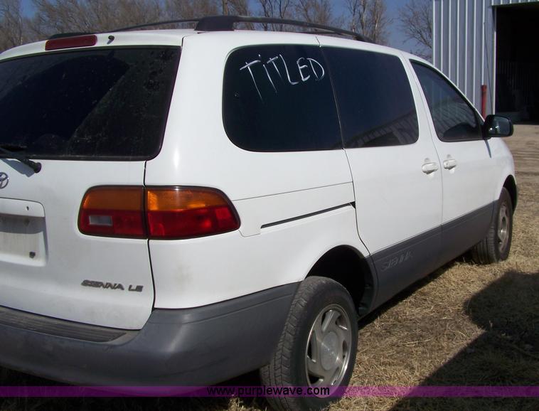 image for item 7281 2000 Toyota Sienna LE van
