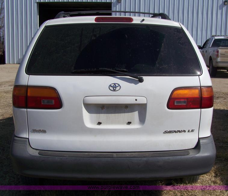 image for item 7281 2000 Toyota Sienna LE van