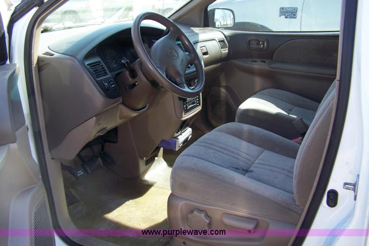 image for item 7281 2000 Toyota Sienna LE van
