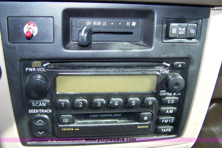 image for item 7281 2000 Toyota Sienna LE van