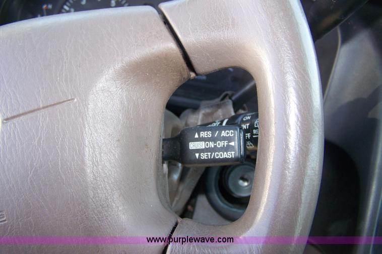 image for item 7281 2000 Toyota Sienna LE van
