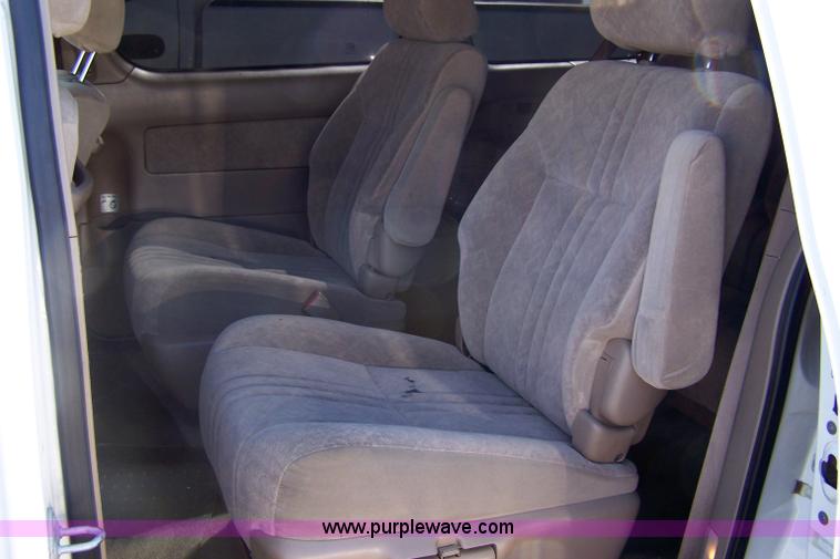 image for item 7281 2000 Toyota Sienna LE van