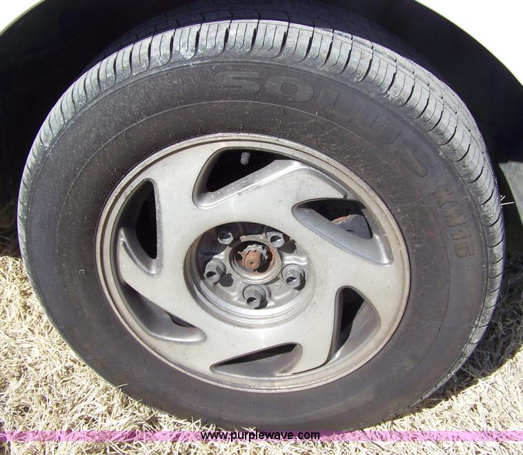 image for item 7281 2000 Toyota Sienna LE van